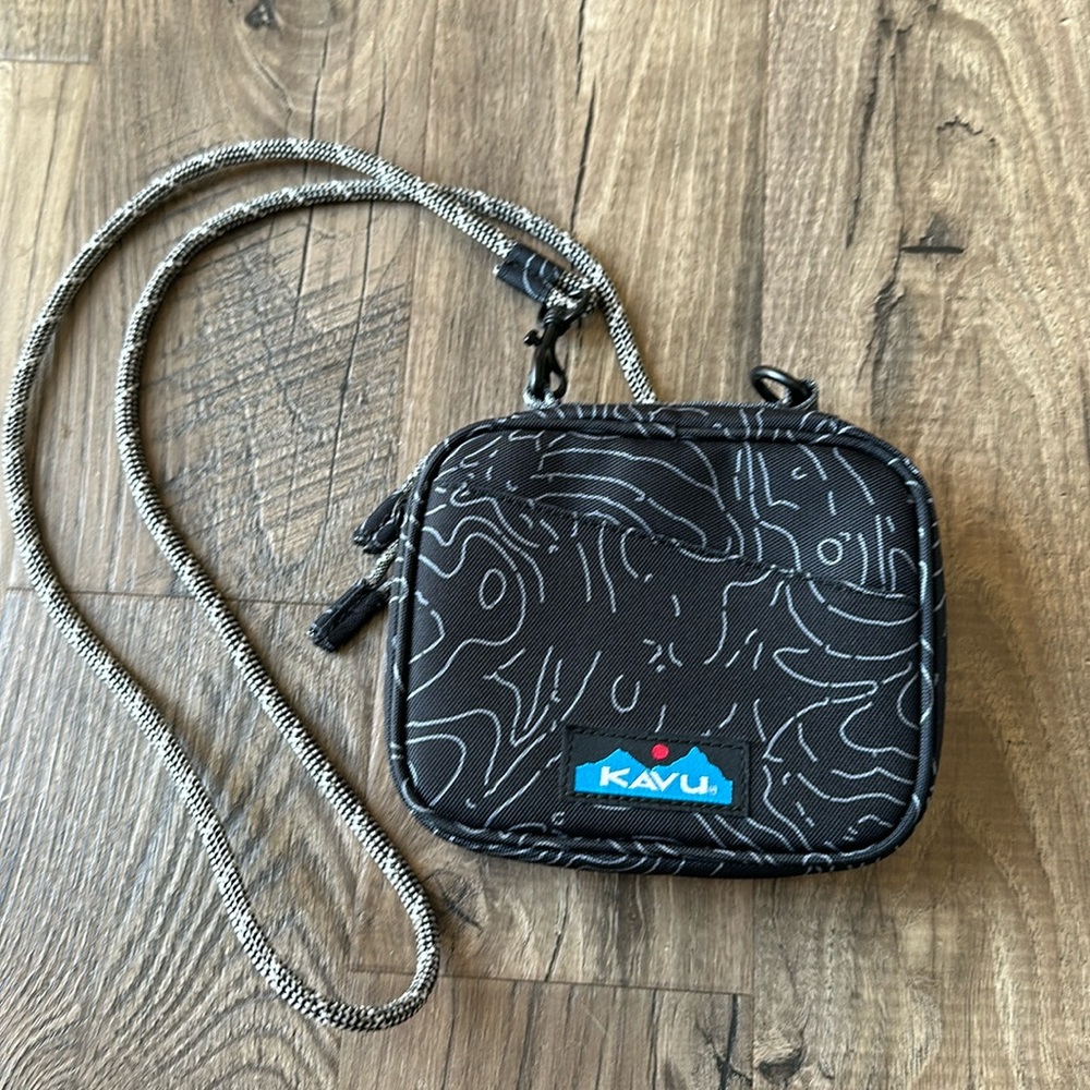 EUC Kavu Safety Cove Case with crossbody rope
